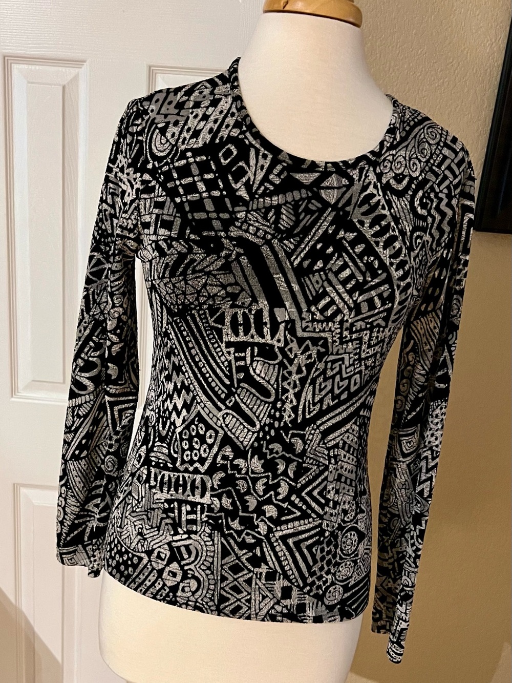 Chico's Black and White Geometric Long-Sleeve Top